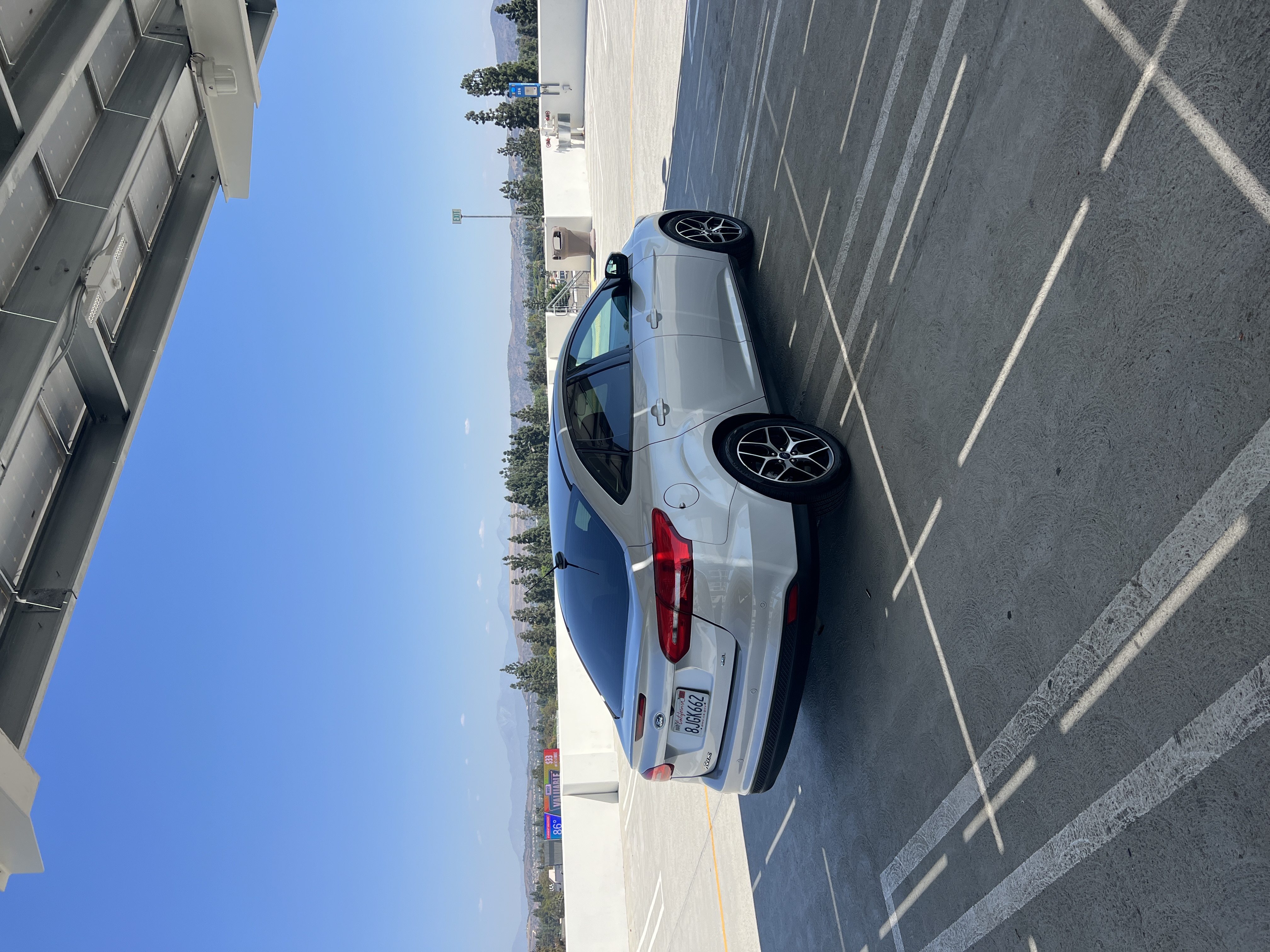 Car photo 3